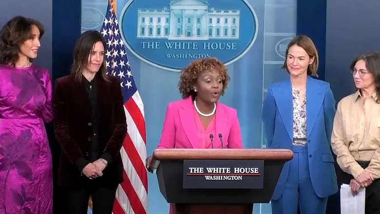 Le casting et la créatrice de The L Word se rendent à la Maison Blanche Le casting et la créatrice de The L Word se rendent à la Maison Blanche