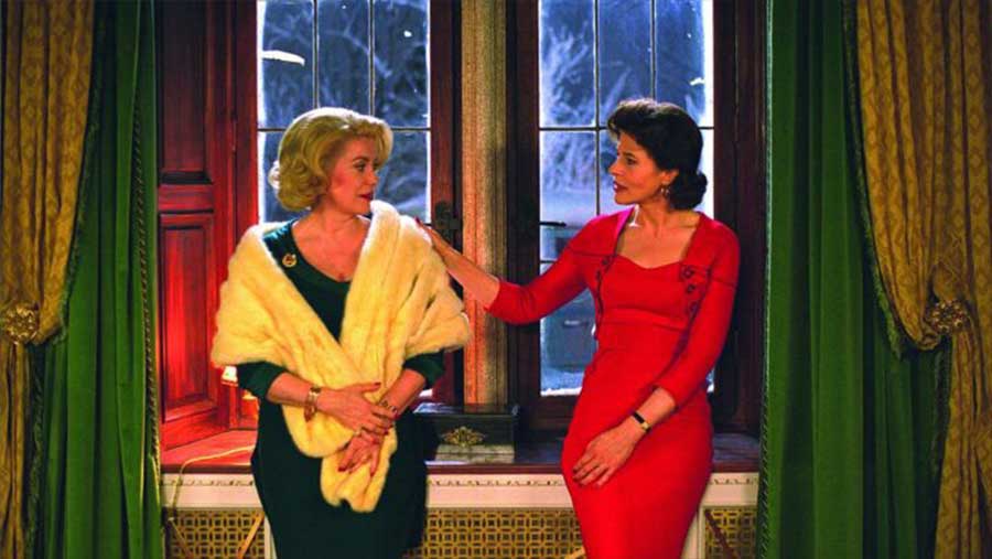 Catherine Deneuve et son baiser lesbien avec Fanny Ardant