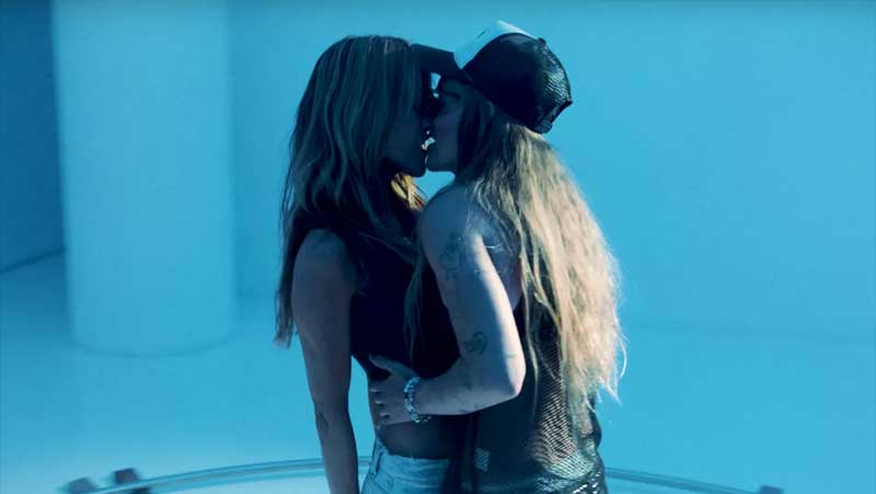 Chrishell Stause, la star de Selling Sunset, lesbienne et se marie à Las Vegas