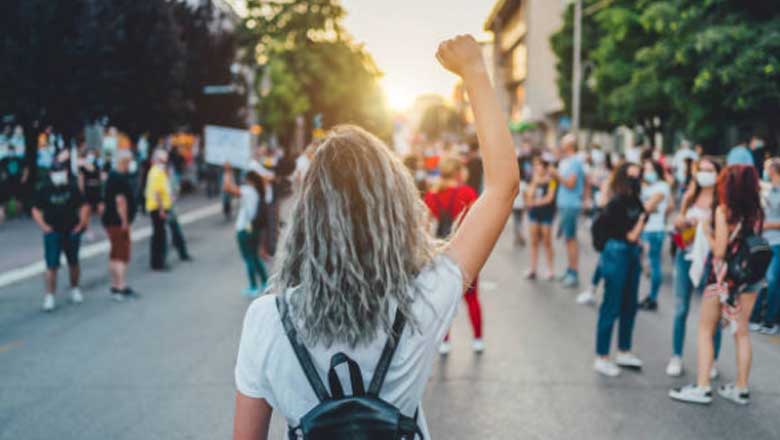 Transgenres et féministes radicales : les divisions qui fâchent