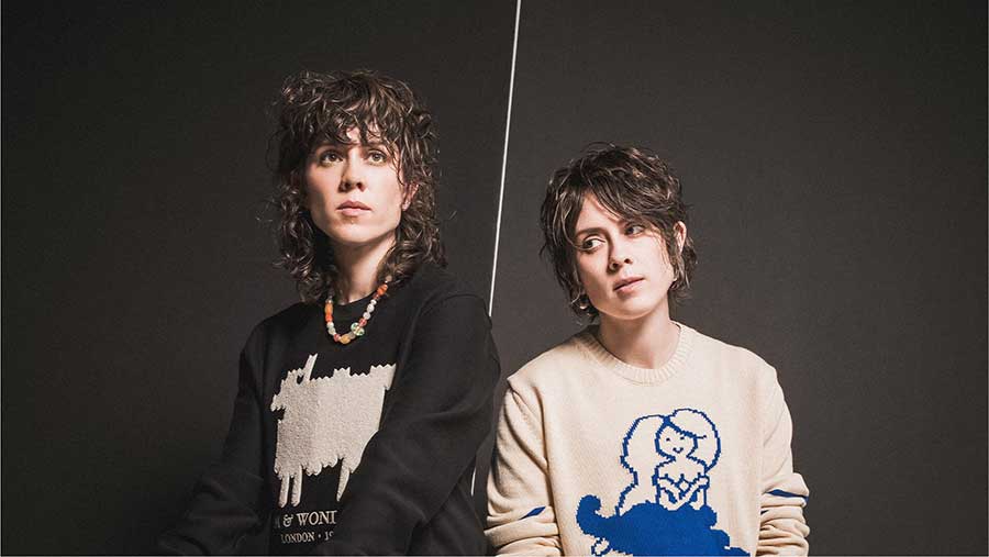 footer-tegan-sara image footer-tegan-sara Le double visage de la célébrité : L’histoire troublante de Tegan et Sara via Curve magazine