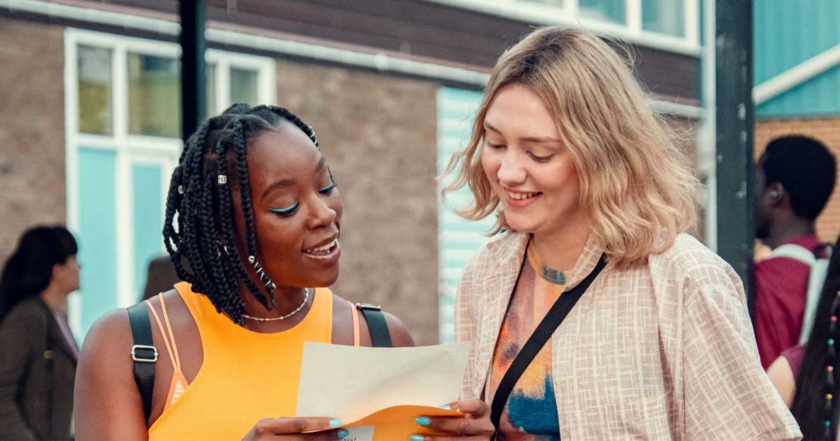 Heartstopper Forever Netflix juillet 2026 Tara Jones Darcy Olsson couple lesbien Alice Oseman