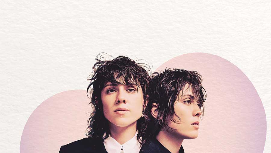 ig-header image Le double visage de la célébrité : L’histoire troublante de Tegan et Sara via Curve magazine