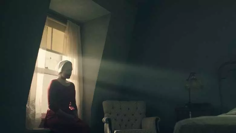 handmaid-tales-image "La servante écarlate", du livre à la série...
