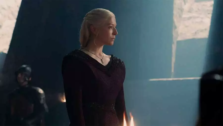 &quot;House of the Dragon&quot; révèle un rebondissement lesbien scellé par un baiser torride 