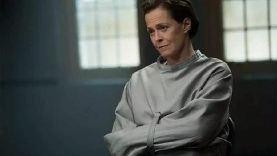 a Dre Rachel Kay (Sigourney Weaver) 
