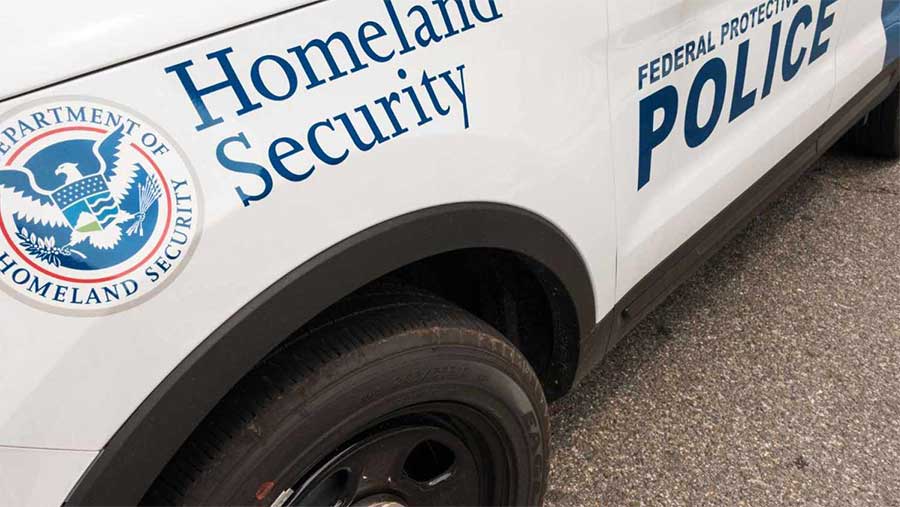 Les services de renseignement américains effacent les personnes trans des rapports de sécurité